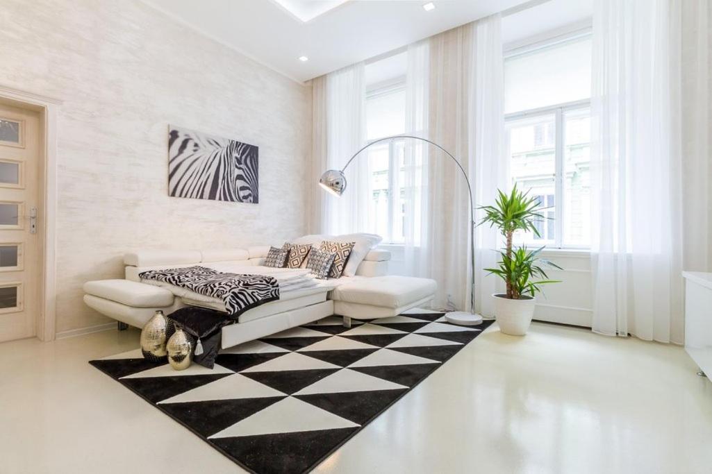 Stylish Apartment 5 Minutes Walk From City Center Прага Екстер'єр фото