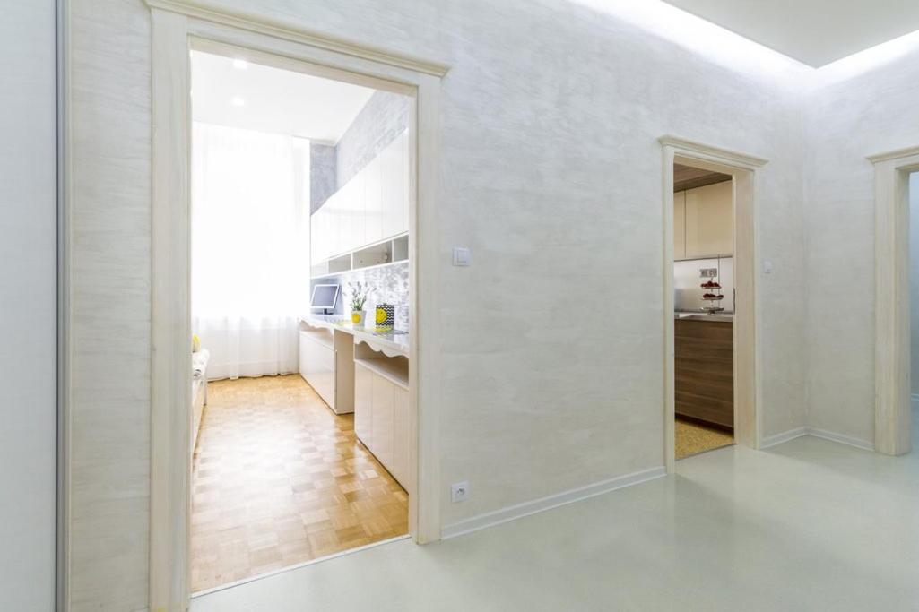 Stylish Apartment 5 Minutes Walk From City Center Прага Екстер'єр фото