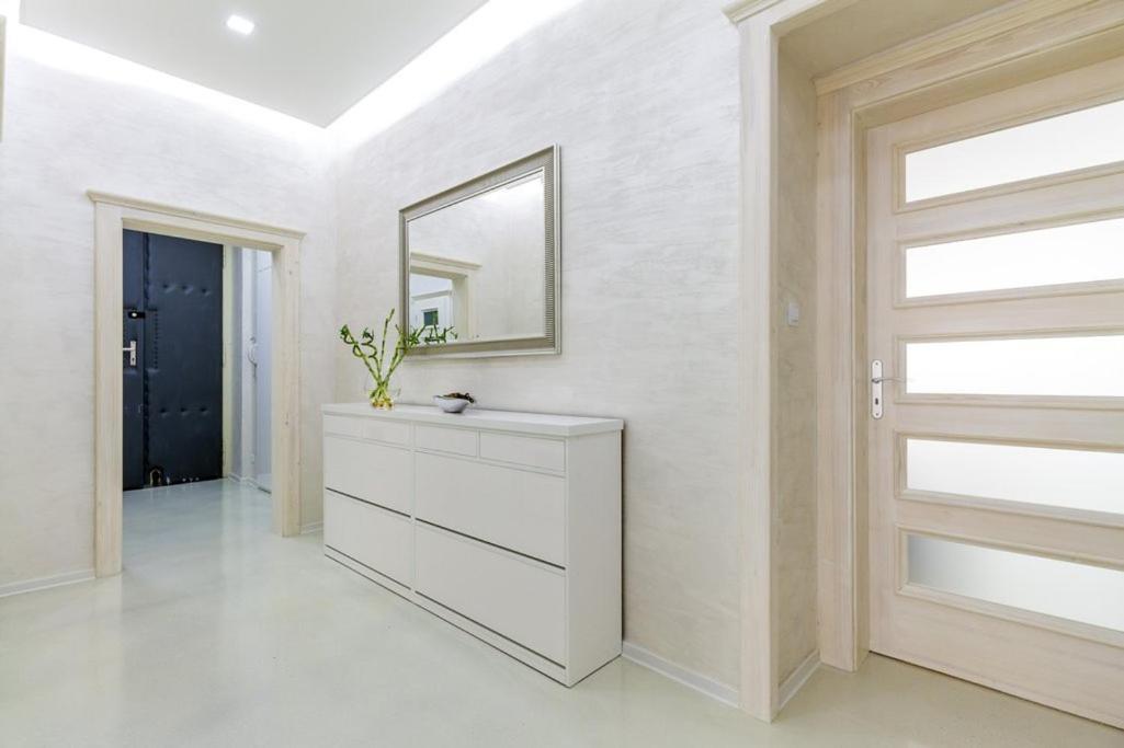 Stylish Apartment 5 Minutes Walk From City Center Прага Екстер'єр фото