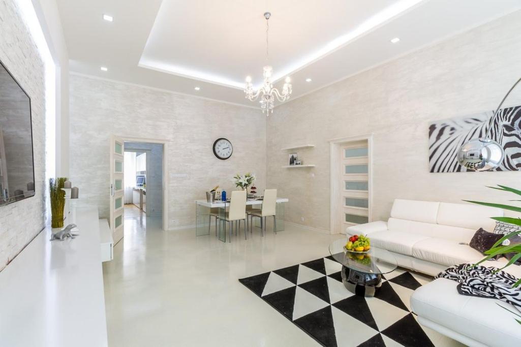 Stylish Apartment 5 Minutes Walk From City Center Прага Екстер'єр фото