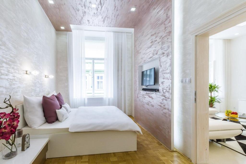 Stylish Apartment 5 Minutes Walk From City Center Прага Екстер'єр фото