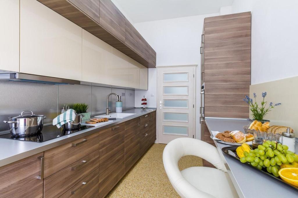 Stylish Apartment 5 Minutes Walk From City Center Прага Екстер'єр фото