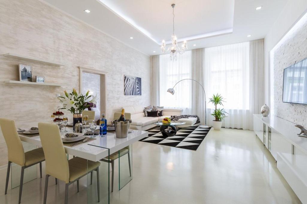 Stylish Apartment 5 Minutes Walk From City Center Прага Екстер'єр фото