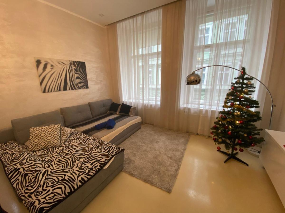 Stylish Apartment 5 Minutes Walk From City Center Прага Екстер'єр фото
